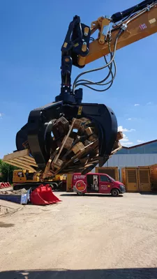 468213