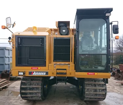 495579