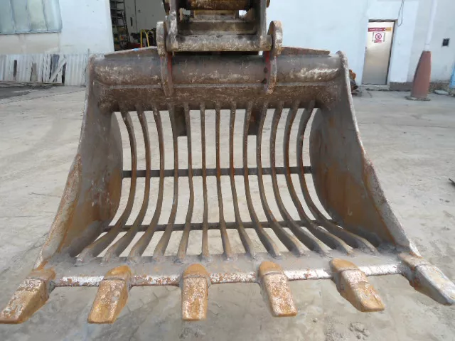 TRIGA SKELETONOVÁ LOPATA CW40