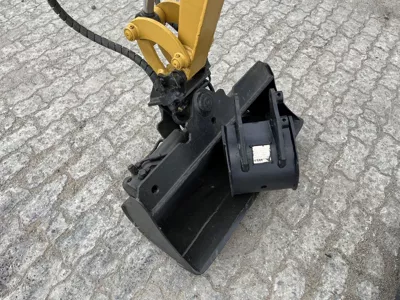 87032