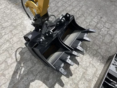 87033