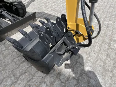 87033