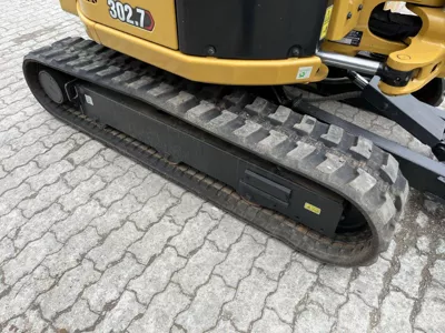76400