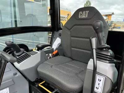 76400