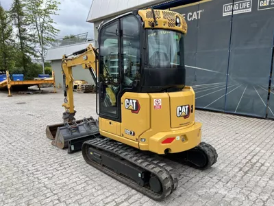 76400