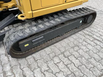 76400