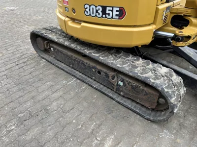 76363