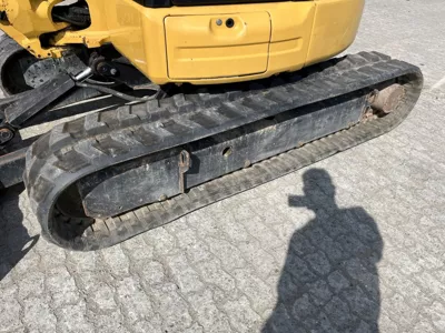 87047