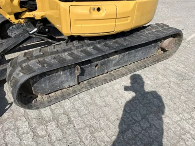 87047