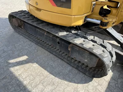87047