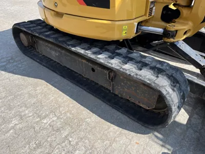 87048