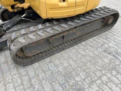 87046
