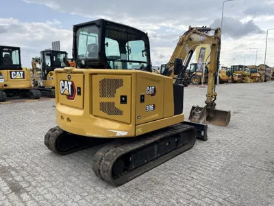 87076
