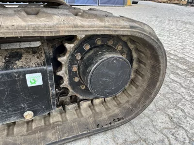 87076