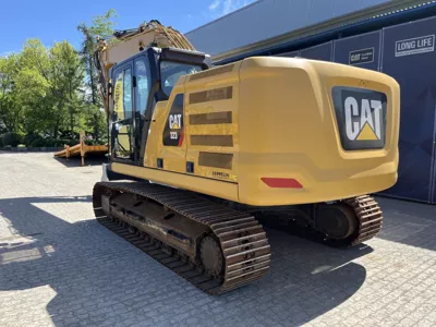 81637