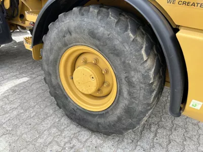84784