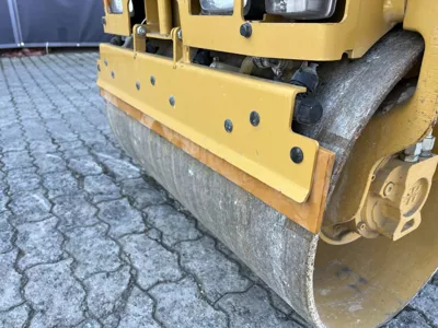 79002