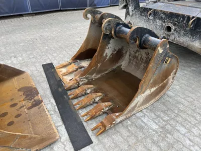 76386